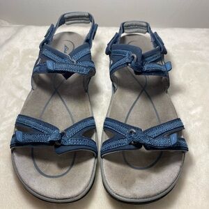 Eddie Bauer women strappy adjustable blue sandals. size 8